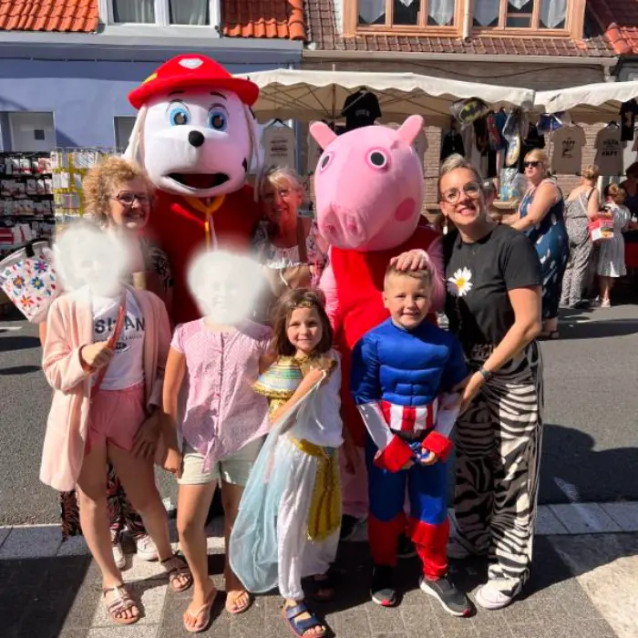 Mascottes Pat Patrouille et Peppa Pig à la braderie de Blériot Plage, chez Gribouille Evénementiel à Calais (62)
