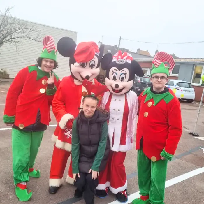 Mickey, Minnie et les lutins du père noël, chez Gribouille Evénementiel à Calais (62)