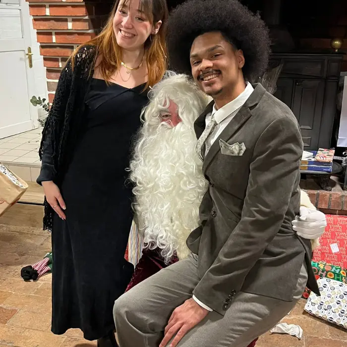 père noël avec un couple festif, chez Gribouille Evénementiel à Calais (62)
